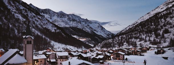 Winterliche Morgenstimmung in Saas-Almagell