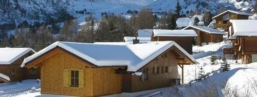 Blick auf Sauerlacher Hütte und Falkertspitz
