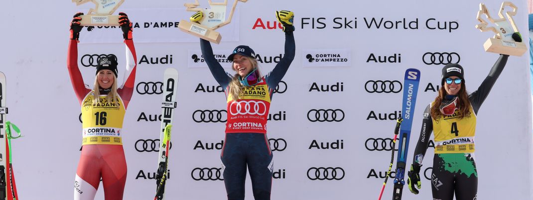 Ragnhild Mowinckel gewinnt den Super-G vor Cornelia Hütter und Marta Bassino.