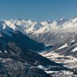 Das Stubaital in Tirol ist sowohl im Winter als auch im Sommer eine beliebte Reisedestination.