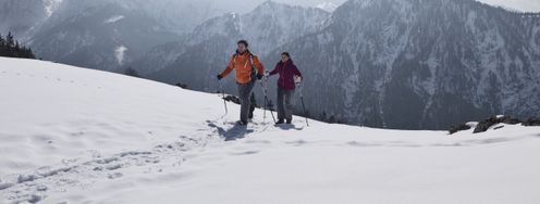 Genieße die traumhafte Landschaft Tirols bei Winterwandern.