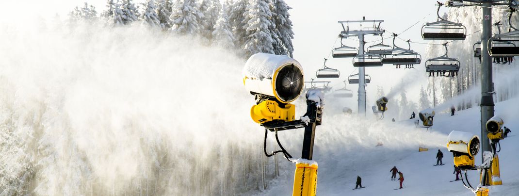 Ohne geht's nicht: Das Beschneiungssystem im Sauerland wird stetig ausgebaut.