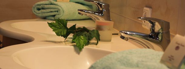 Badezimmer im mediteranen Stil