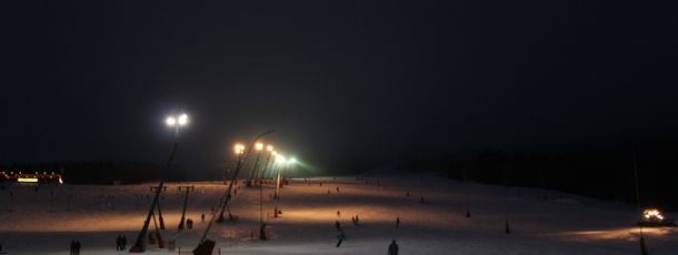 Beim Nachtskilauf ist der Lift von 17 bis 21 Uhr in Betrieb.