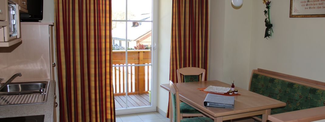 Wohnküche mit Balkon