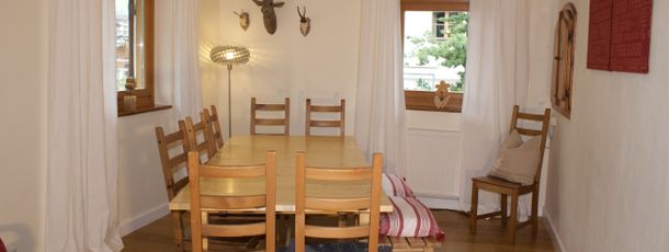 Chalet Gemütlicher Wohnraum mit Essbereich