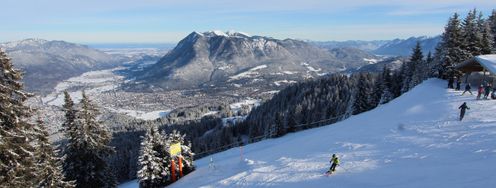 Traumhaftes Panorama: Blick auf Garmisch von der Bergstation Kandahar Express.