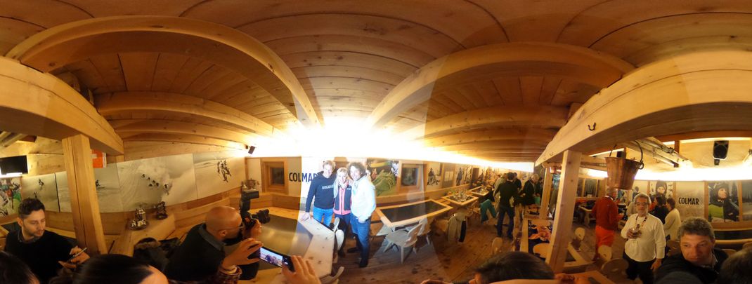 Dinner am Valentinstag: Der Einladung von Colmar waren auch die ehemaligen Skirennfahrer Giorgio Rocca (v.l.), Daniela Ceccarelli und Paolo De Chiesa gefolgt.