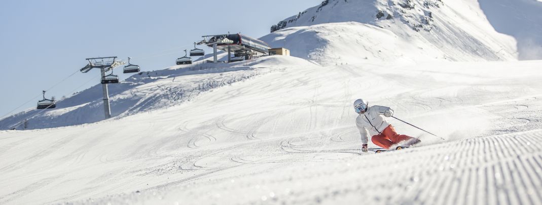 Skifahrer können sich im Skigebiet 3 Zinnen Dolomiten über perfekt präparierte Pisten für alle Ansprüche freuen.
