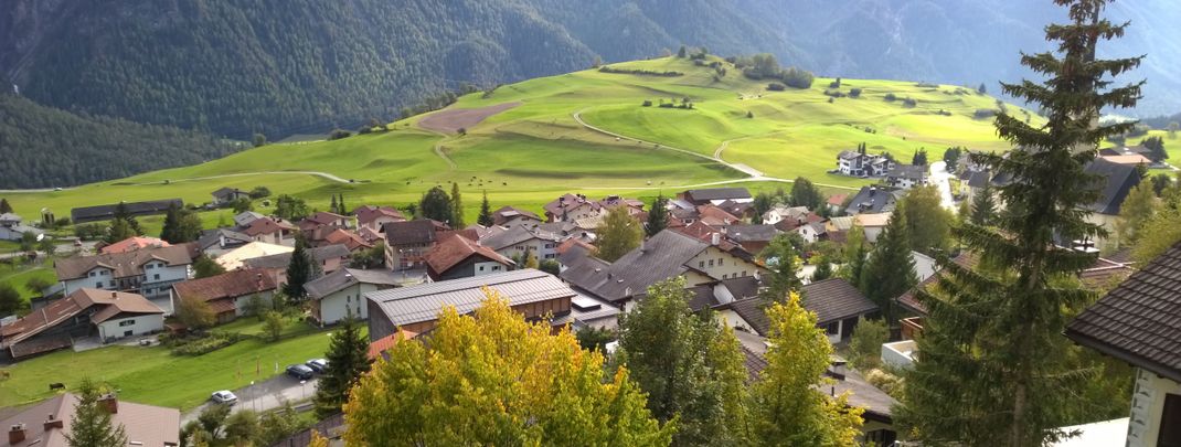 Blick von unserem Haus auf den Ort und die Kapelle