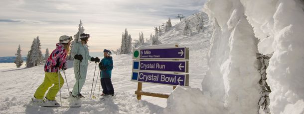 Da die drei Berge in Sun Peaks jede Menge Spaß für jeden Skifahrer bedeuten, ist Sun Peaks der Ort für fantastische Skierlebnisse mit der gesamten Familie.