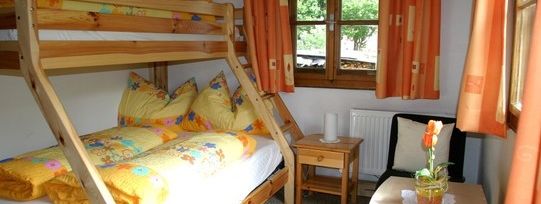 Doppelbett mit Stockbett