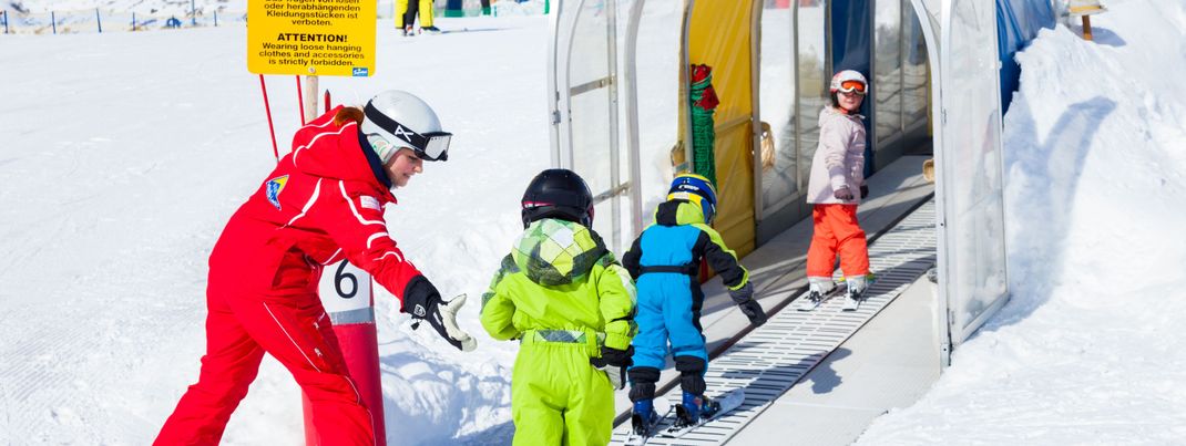 Alle Kinder immer im Blick zu behalten, ist oft keine leichte Aufgabe für den Skilehrer.