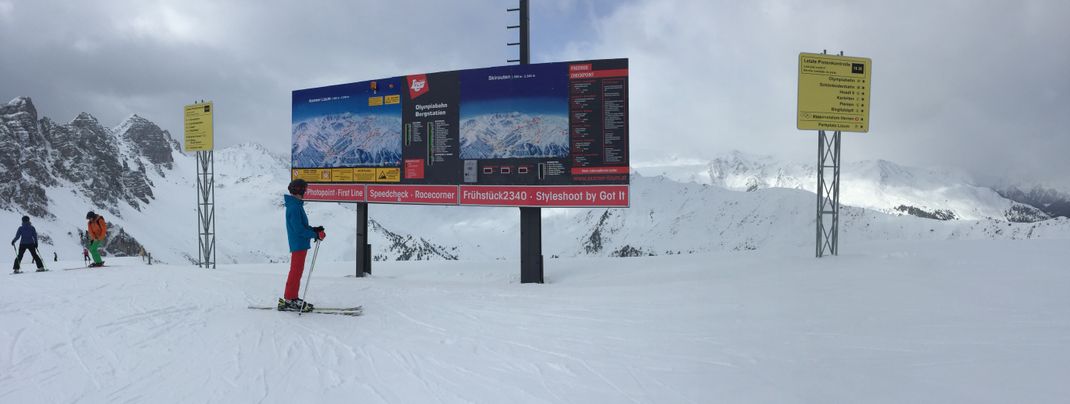 Die Infotafel an der Hoadl-Bergstation ist für Freerider unabdingbar