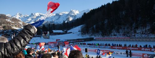 Gute Stimmung auf der Tribüne in Le Grand Bornand.