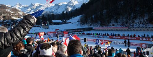 Gute Stimmung auf der Tribüne in Le Grand Bornand.