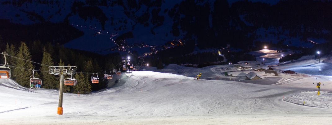 An Silvester ist die Piste am Stätzertäli-Lift beleuchtet.