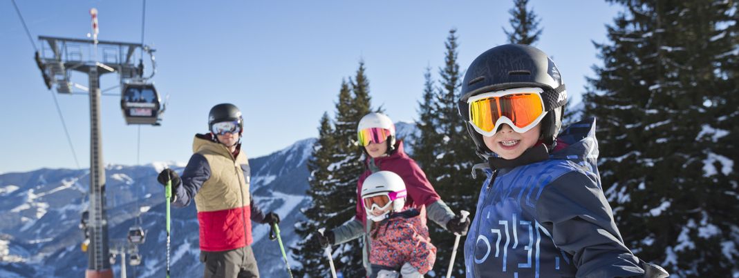 Top-Angebote warten im Skicircus Saalbach Hinterglemm Leogang Fieberbrunn auf Familien.