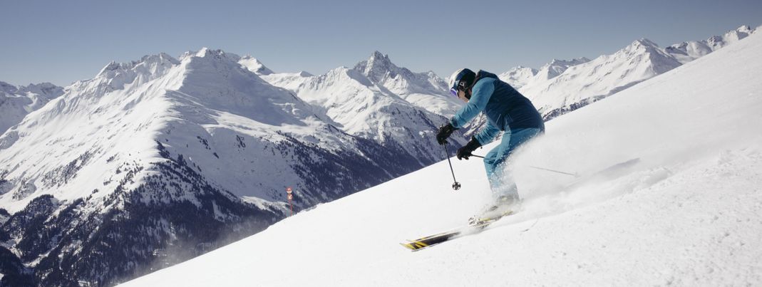 In zahlreichen Skigebieten wie z.B. Ski Arlberg erhalten Senioren satte Rabatte.