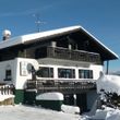 Gaestehaus am Berg in winter