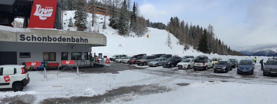 Der kostenlose, große Parkplatz befindet sich direkt an der Talstation der Schönbodenbahn