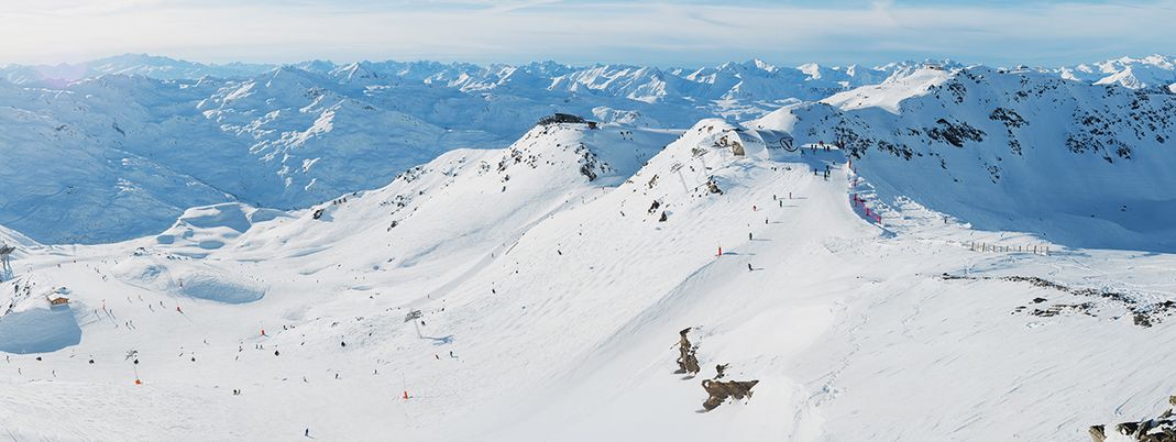 Les 3 Vallees in Frankreich ist mit 600 verbundenen Pistenkilometern das größte Skigebiet der Welt.