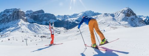 Dolomiti Superski ist der größte Skiverbund der Welt. Die 12 Skigebiete sind mit nur einem Skipass befahrbar.
