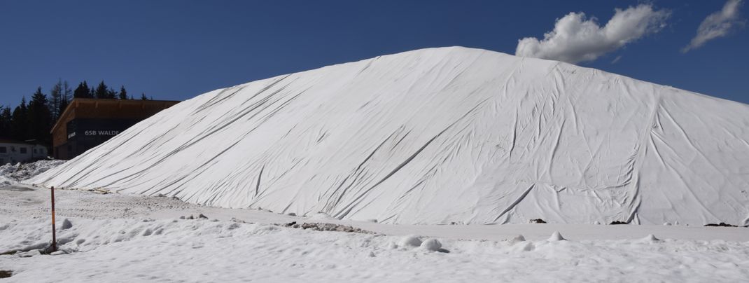 The last layer atop the depot consists of fleece.