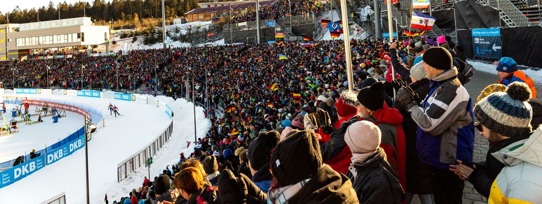 Über 50.000 Fans werden über die vier Tage in der Biathlonarena in Oberhof erwartet.