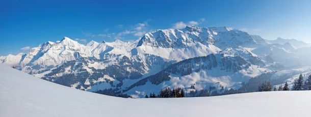 Ausblick auf Bunderspitz, Lohner, Tschingellochtighorn, Fitzer, Ammertenspitz und Wildstrubel.