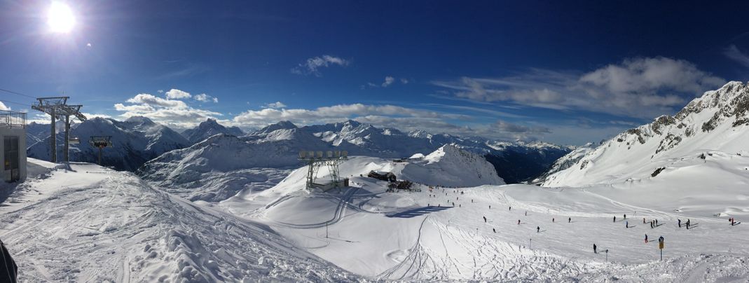 Sunshine and loads of snow: dream conditions at Arlberg.