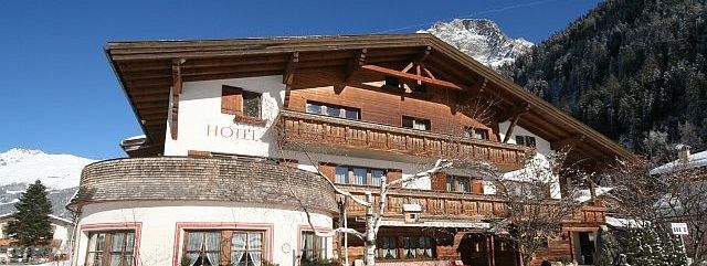 Zahlreiche, hauseigene Pauschalangebote - zum Teil mit Skipass - findest du bei direkt bei den Unterkunftseinträgen auf Skigebiete-Test.de