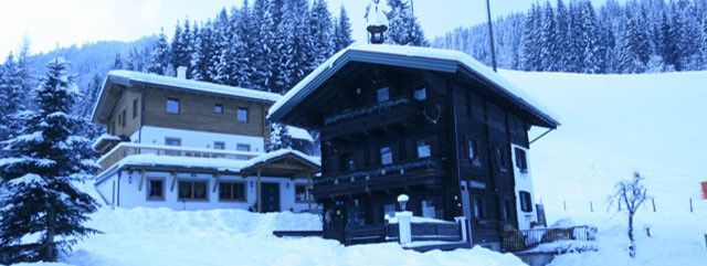 altes, uriges Kohlerhaus mit Haupthaus