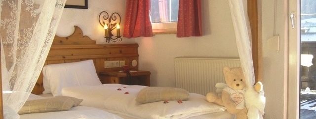 Traditional pine rooms 