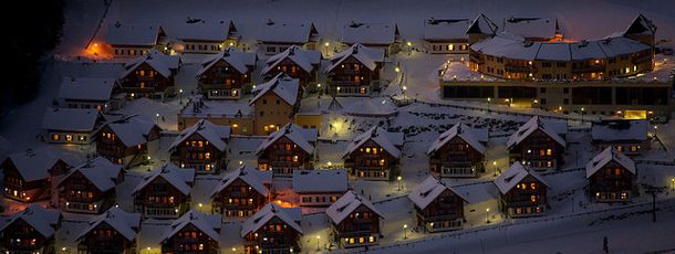 Blick auf die Marktgemeinde Rennweg am katschberg bei Nacht.