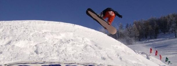 Direkt in Ortsnähe befindet sich der Snowpark des Skigebiets.