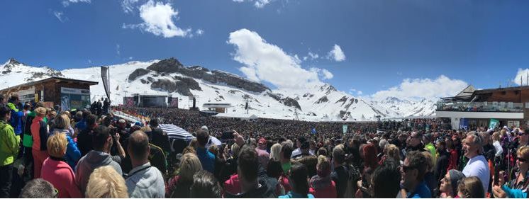 Blauer Himmel und Sonnenschein: Perfektes Wetter am Montag über Ischgl.
