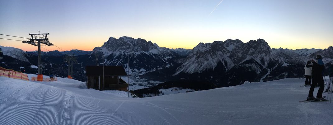 Überaus faszinierend: Das Farbenspiel der Morgendämmerung an der Bergstation der Grubigbahn II.