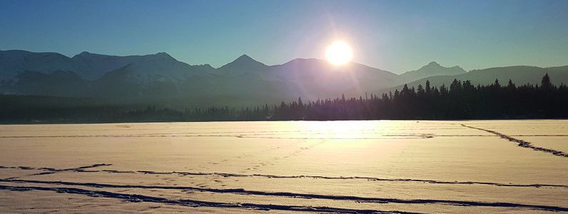 Sonnenuntergang am Pyramid Lake im Jasper-Nationalpark