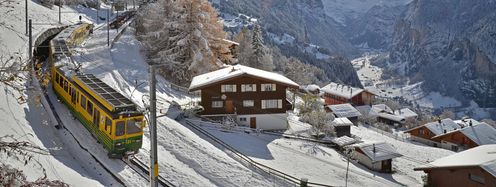Nach Wengen gelangst du von Lauterbrunnen aus mit der Schmalspurbahn.