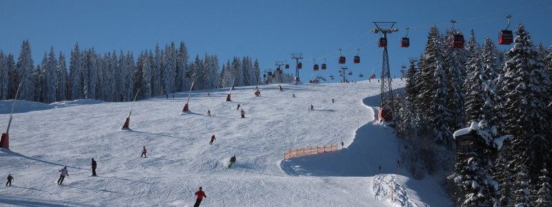 Ein ganzes Heer an Schneekanonen sorgt dafür, dass das komplette Skigebiet technisch beschneit werden kann