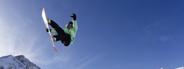 Der K-Park zieht mit seinen Obstacles alle Freestyler, sowohl auf dem Snowboard als auch auf den Skiern, an.