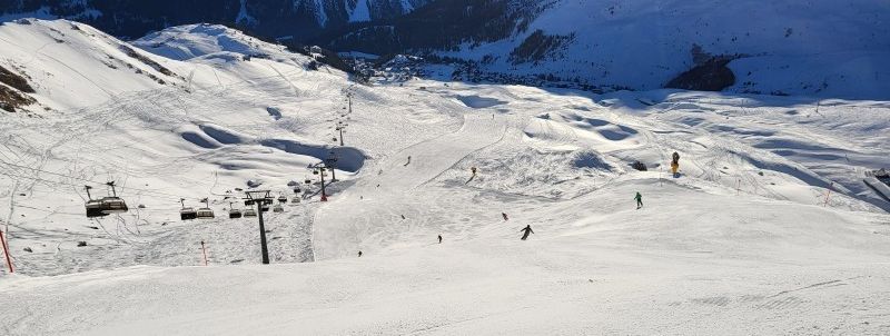 Experienced skiers will find steep sections of piste at the Carmenna and Weisshornbahn mountain stations.