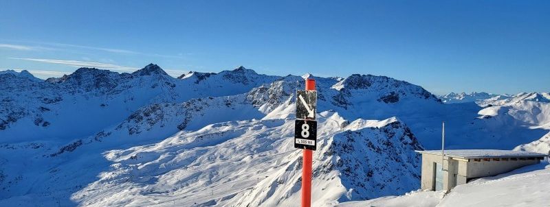 From the Weisshorn summit, black piste 8 awaits professionals.