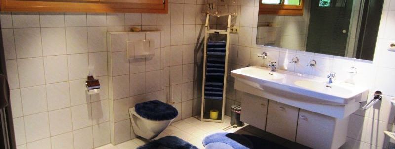 Im Haus sind 2 Bäder vorhanden