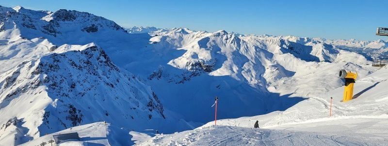 There are 27 km of black pistes in the ski area.