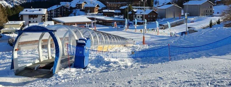 Magic carpets in the children’s area are perfect for beginners and kids.