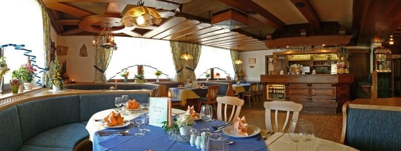 Restaurant mit Barbereich