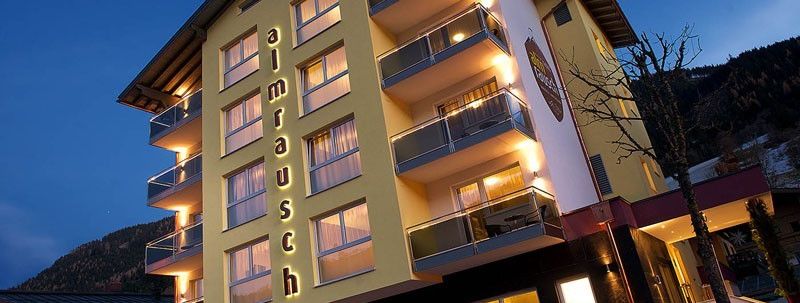 Aussenansicht Hotel Almrausch in Hinterglemm