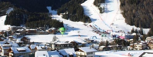 Der Zielbereich der Weltcupstrecke liegt in St. Vigil am Kronplatz. Der Eintritt für Zuschauer ist frei.